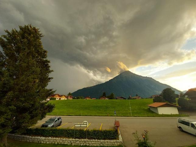 Hotel Restaurant Sunnmatt Aeschi Bei Spiez Exterior foto