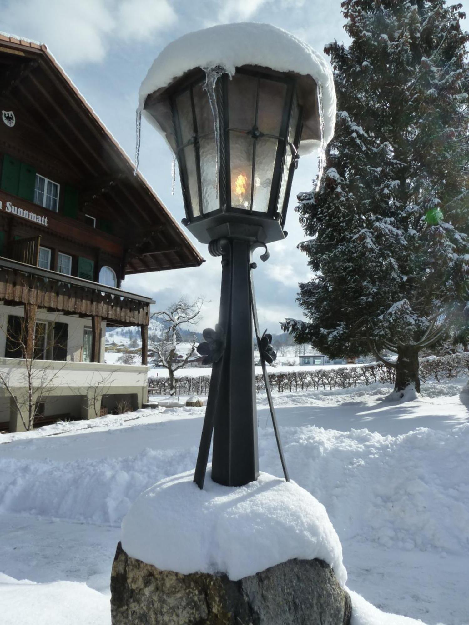 Hotel Restaurant Sunnmatt Aeschi Bei Spiez Exterior foto
